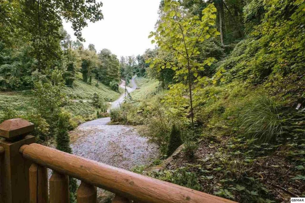 Permanent Vacation-Private Honeymoon Cabin With Hot Tub Sevierville Luaran gambar