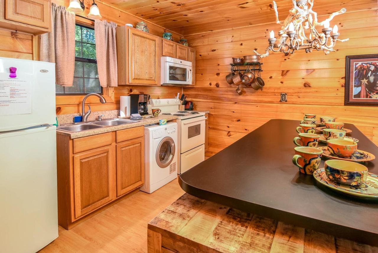 Permanent Vacation-Private Honeymoon Cabin With Hot Tub Sevierville Luaran gambar