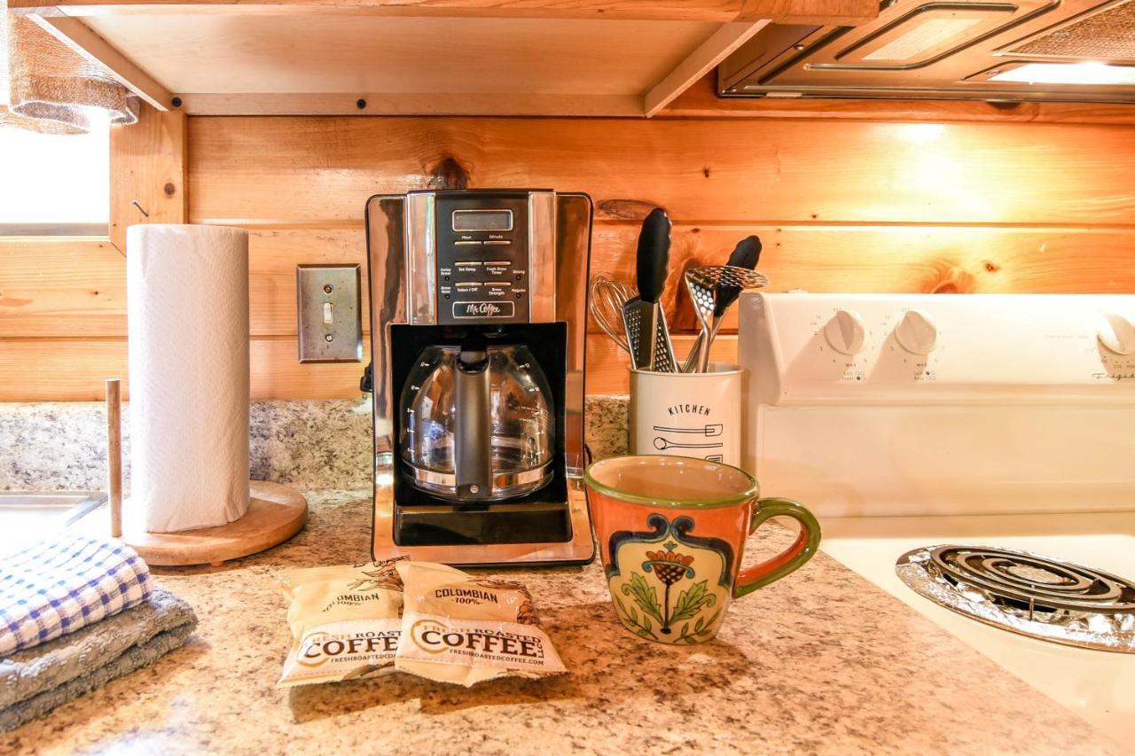 Permanent Vacation-Private Honeymoon Cabin With Hot Tub Sevierville Luaran gambar