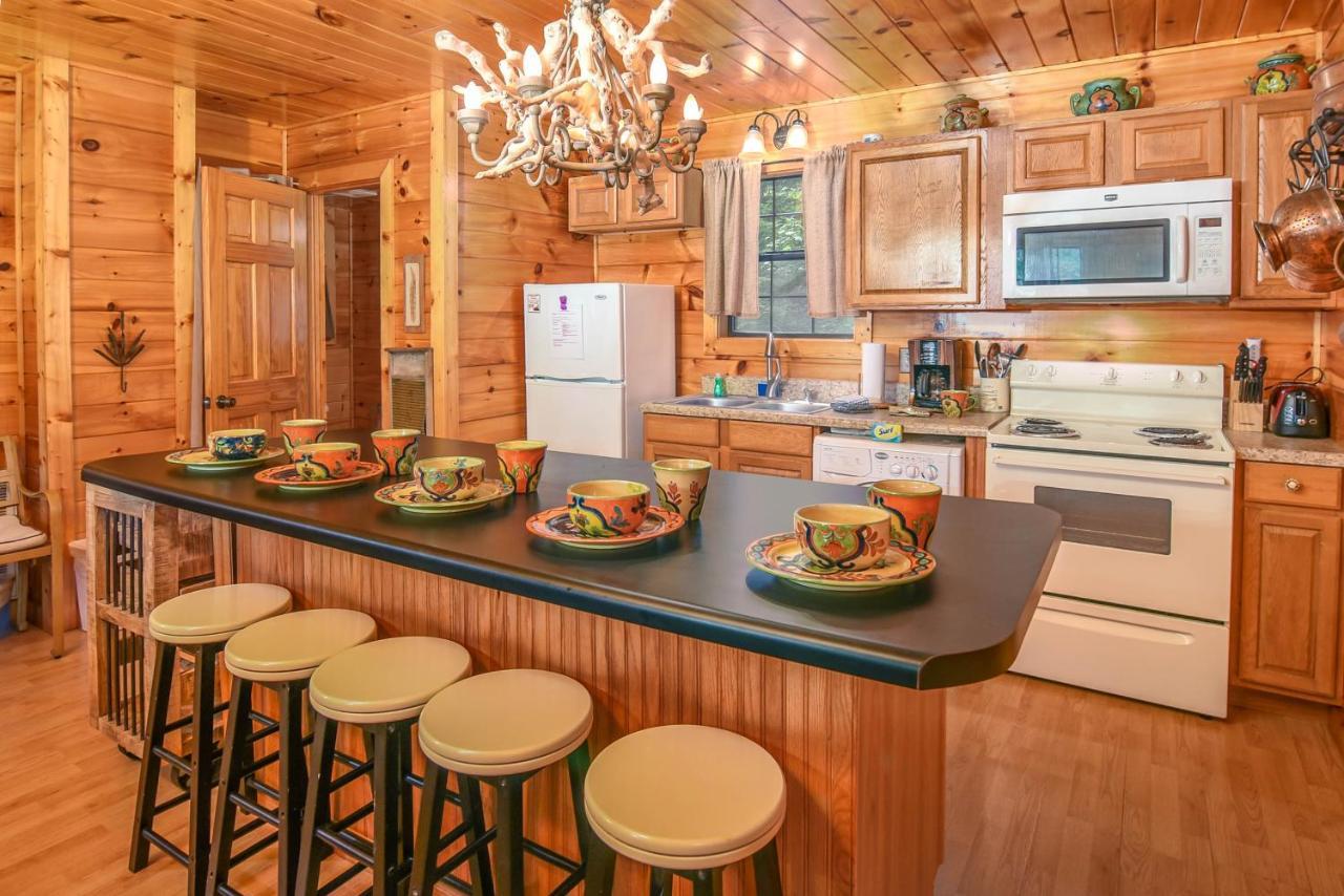Permanent Vacation-Private Honeymoon Cabin With Hot Tub Sevierville Luaran gambar