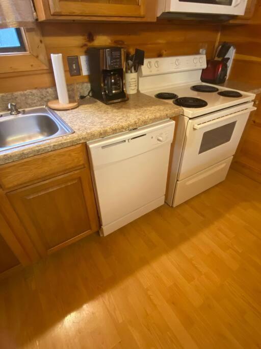 Permanent Vacation-Private Honeymoon Cabin With Hot Tub Sevierville Luaran gambar